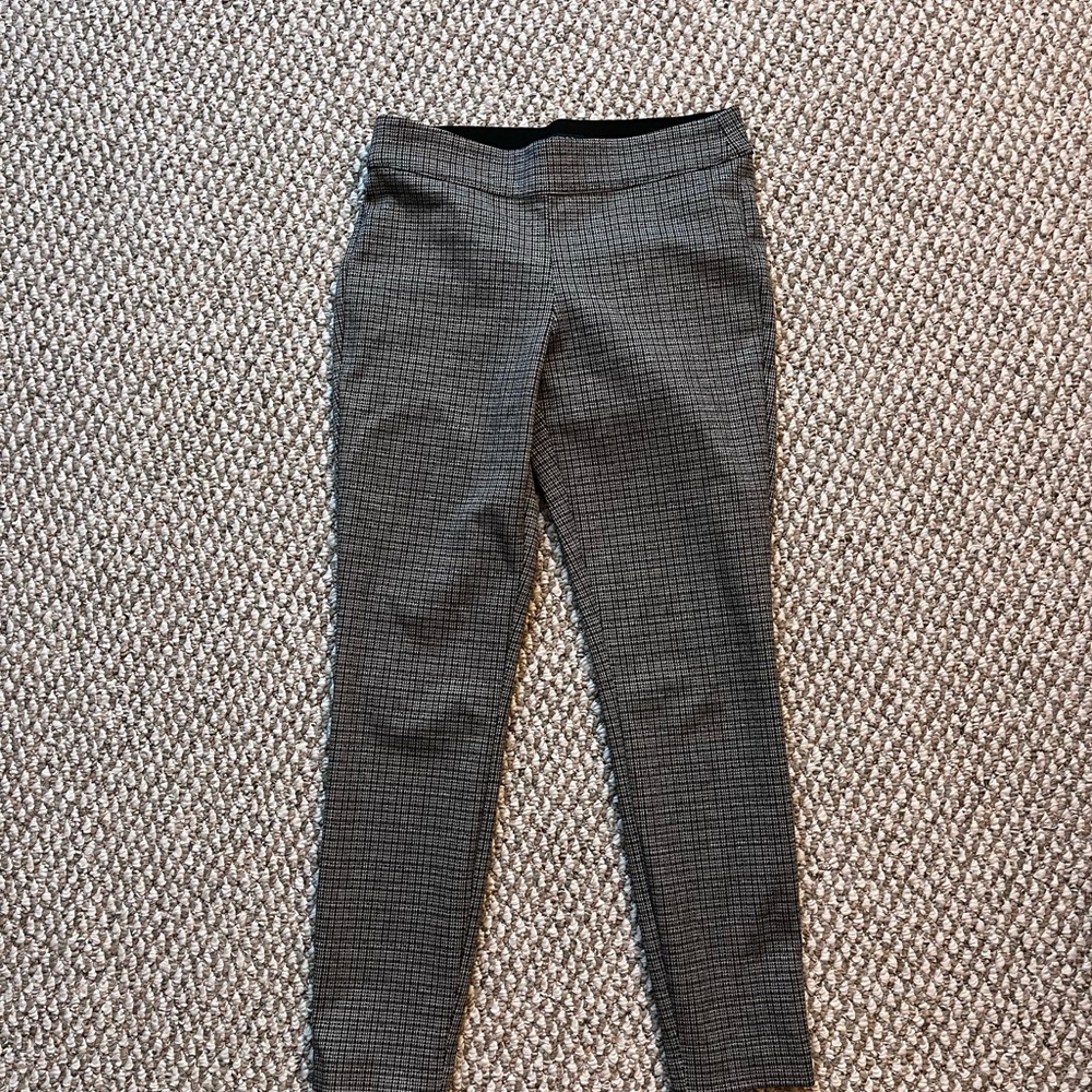 Stylish black and white checkered dress pants 🖤🤍🖤